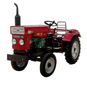 Poľnohospodársky traktor s výkonom 15 koní